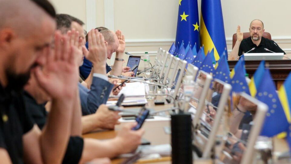 Кабмин уволил часть команды Резникова
