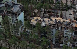 "Надмірний" військовий податок зазвичай компенсує недоїмку від втрачених робочих місць через зруйновані підприємства і від’їзд вимушених переселенців, зауважив експерт