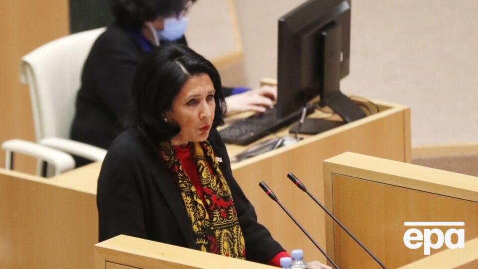 1 вересня партія "Грузинська мрія – Демократична Грузія" заявила, що має намір оголосити імпічмент Зурабішвілі