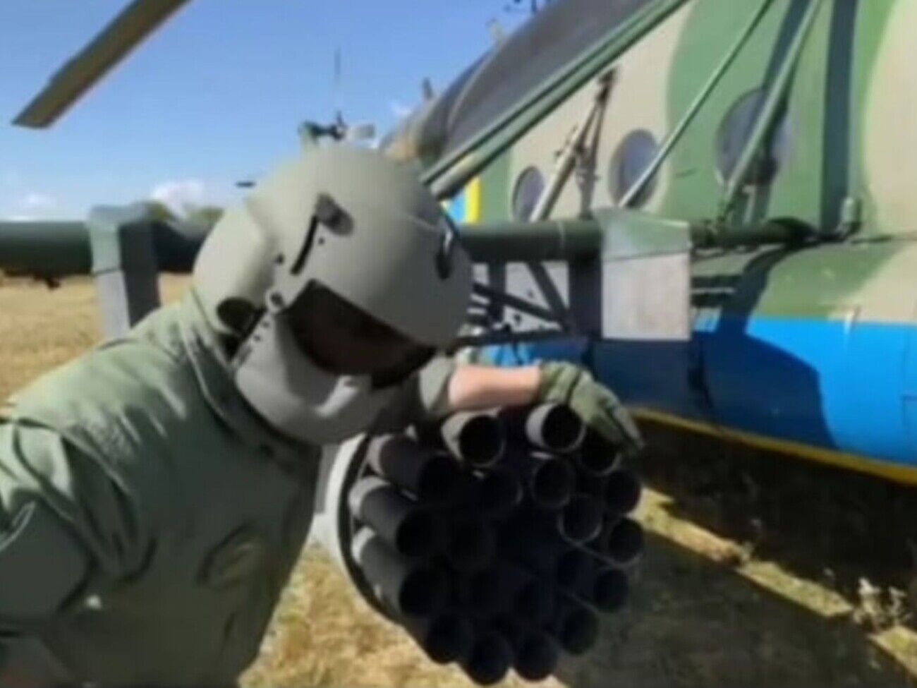 Украинские пилоты показали, как бы выглядела реклама вертолета Ми-8, если бы ее снимали по тому же сценарию