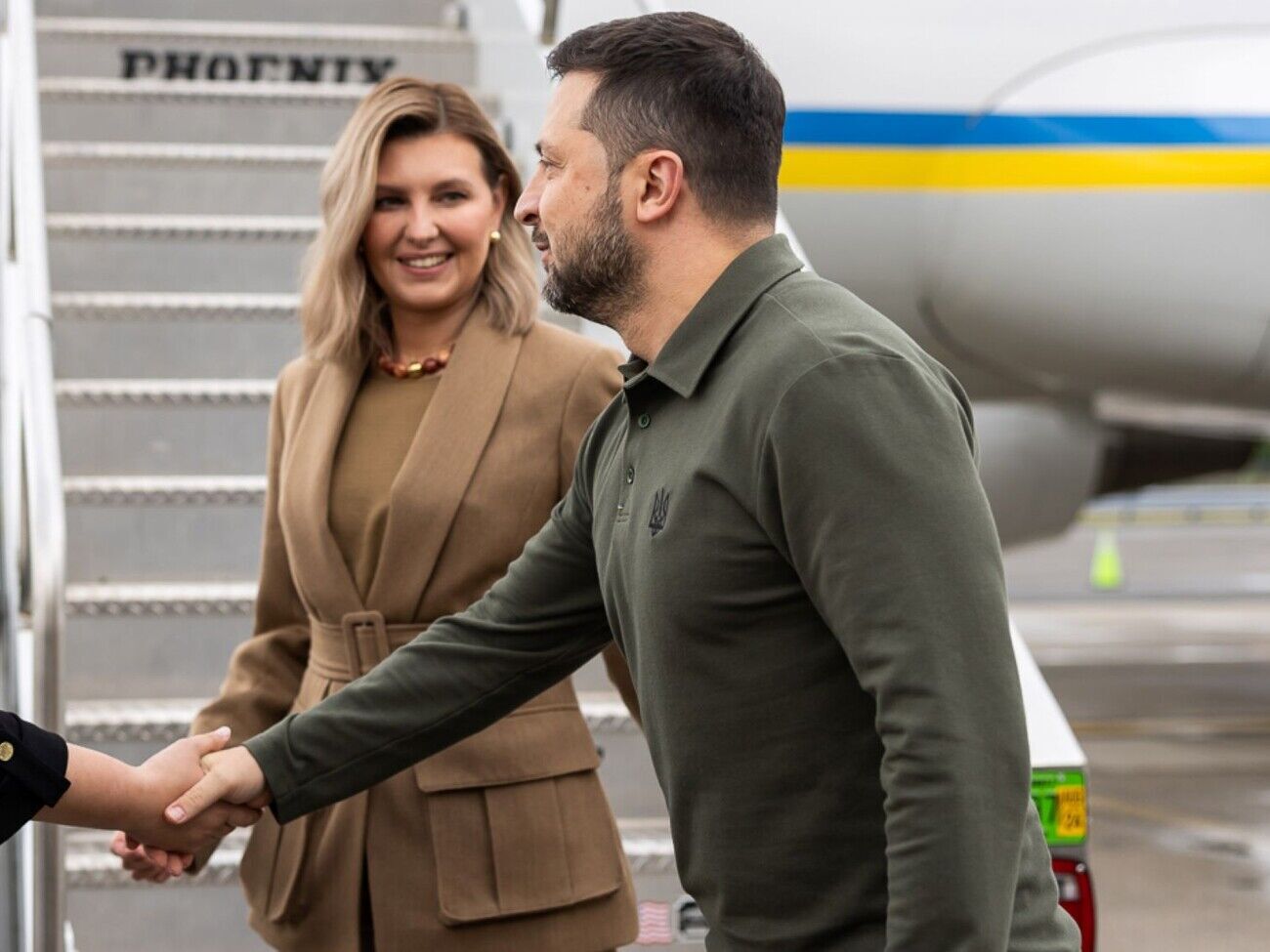 Зеленський періодично з'являється на публічних заходах у мілітарі-футболках від Damirli