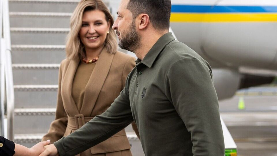 Зеленський періодично з'являється на публічних заходах у мілітарі-футболках від Damirli