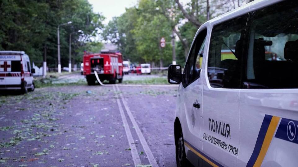 Сейчас на месте прилета работают экстренные службы