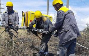 У ДТЕК розповіли, що енергетики працювали в надскладних умовах під звуки вибухів, адже російські війська й далі обстрілюють Херсон з лівого берега Дніпра