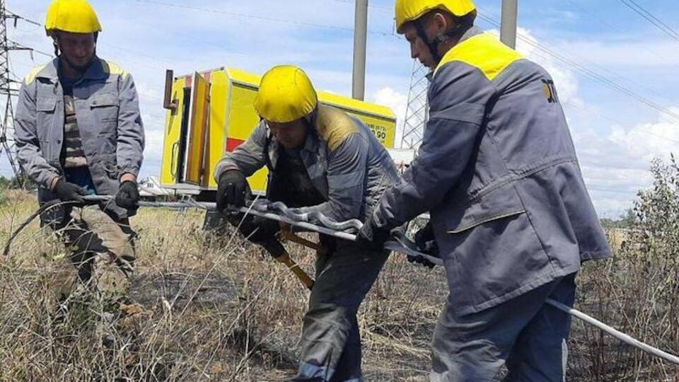 В ДТЭК рассказали, что энергетики работали в сверхсложных условиях под звуки взрывов, ведь российские войска и дальше обстреливают Херсон с левого берега Днепра