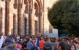 У центрі Єревана зібралися протестувальники