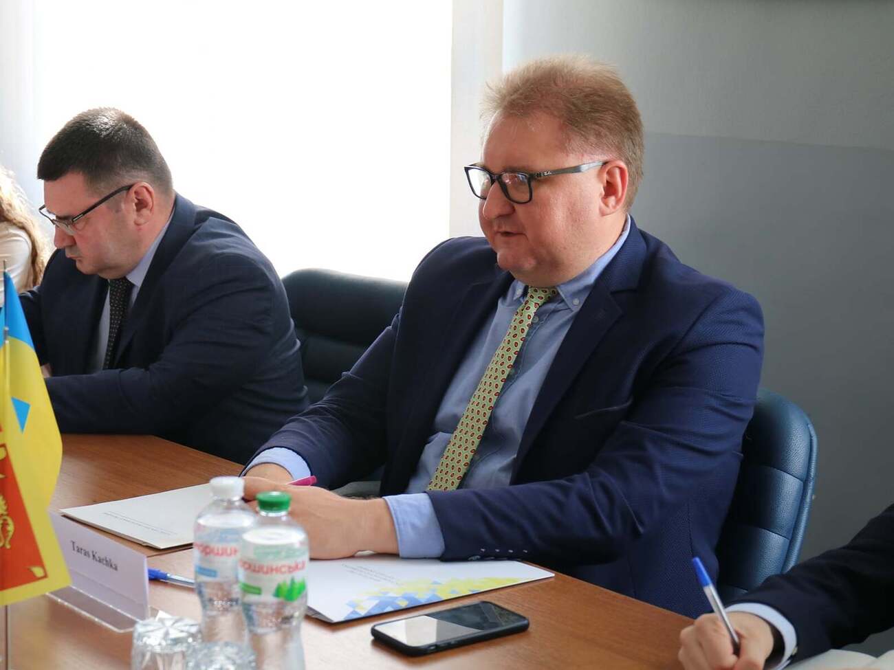 Украина не намерена ухудшать отношения с Польшей, а стремится выработать цивилизованные методы решения спора, отметил Качка