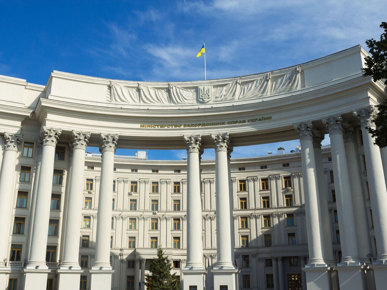 В МИД посоветовали украинцам избегать мест массового скопления людей в городах Армении