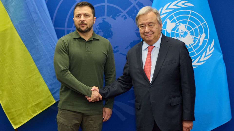 Зеленский поблагодарил Гутерриша за поддержку усилий Украины по обеспечению стабильности продовольственных рынков, отметили в ОПУ