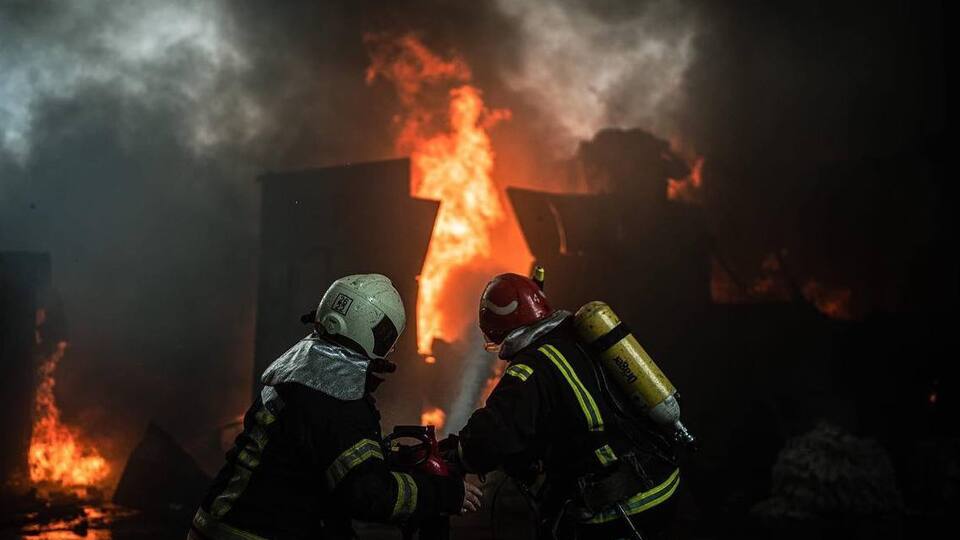 На місці прильоту працюють рятувальники