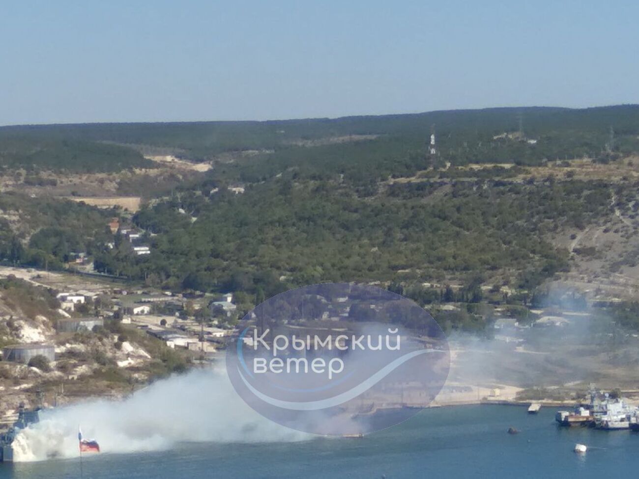Дымовая завеса в бухте Севастополя
