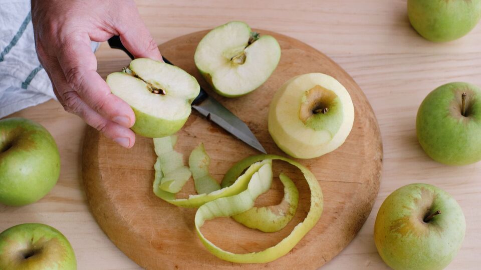 Яблочная кожура содержит много витаминов