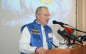 Молодшому сержанту, який дістав поранення в Бахмуті, перелили 6 л крові. Життя йому врятувало 10 незнайомих людей