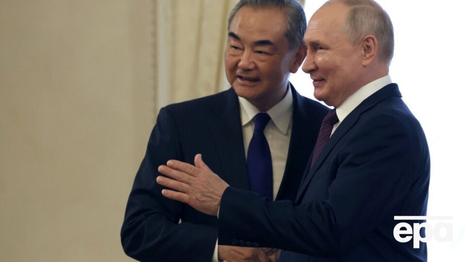 Ван И и Путин встретились в Санкт-Петербурге