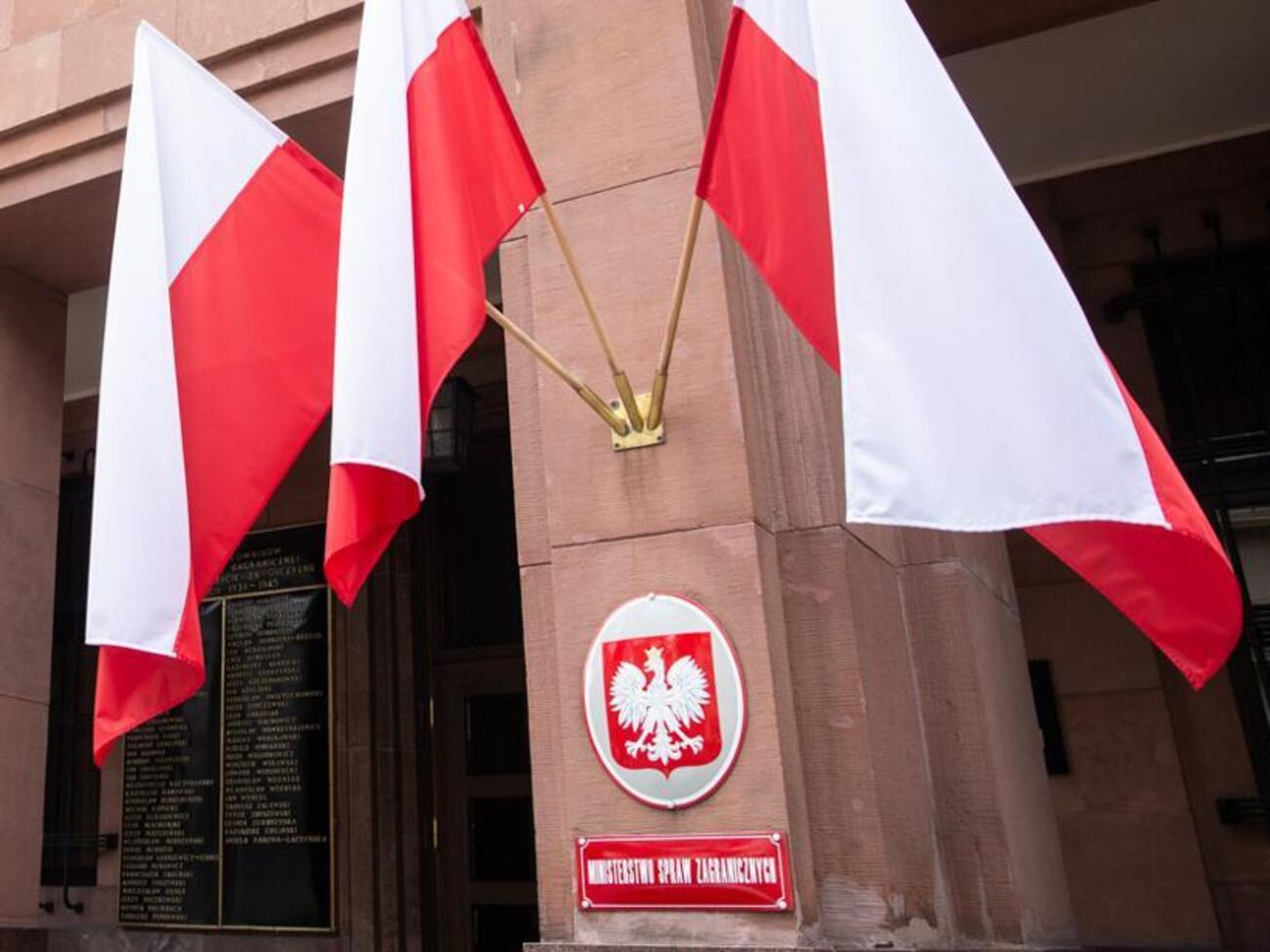 Давление на Польшу на форумах или направление жалоб в международные трибуналы "не являются подходящими методами решения споров" между Варшавой и Киевом, отметили в польском МИД