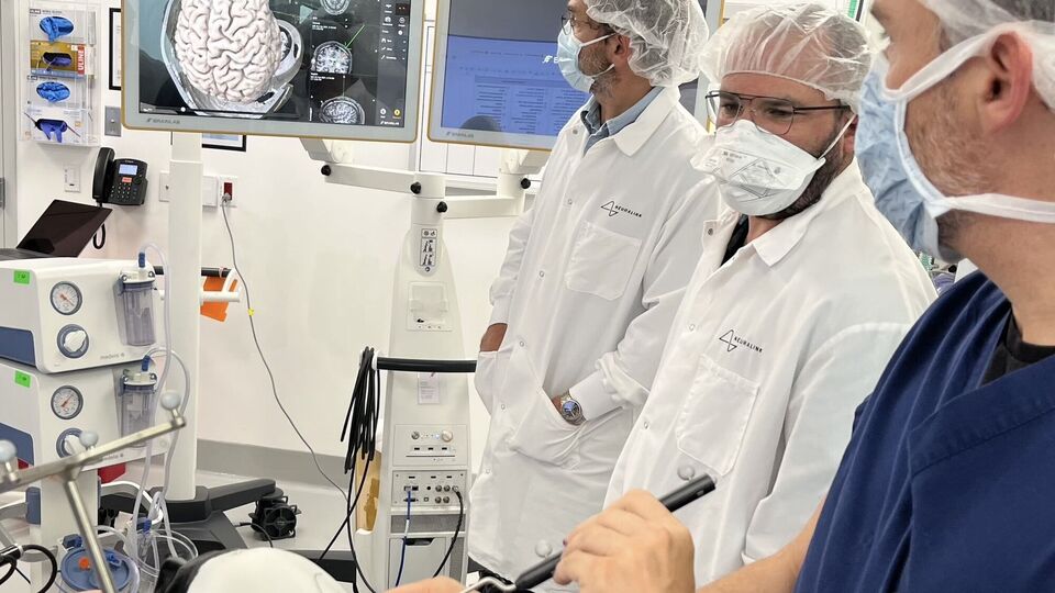 Компанія пропонує допомогу тим, у кого паралізовані ноги і руки