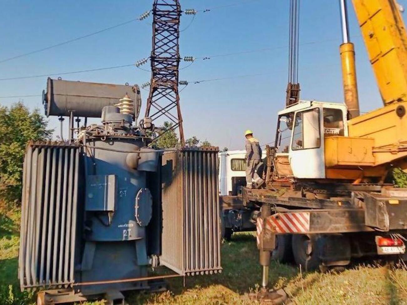 Трансформатор весом более 14 тонн доставили из Днепра