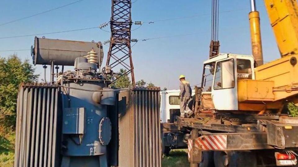 Трансформатор весом более 14 тонн доставили из Днепра