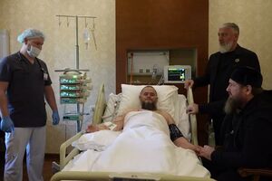 У Telegram Рамзана Кадирова опубліковано відео, на якому він сидить у лікарняній палаті поряд із дядьком Магомедом Кадировим