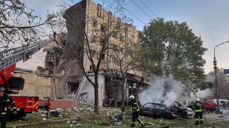 У Черкасах унаслідок падіння уламків російської ракети частково зруйновано будівлю готелю