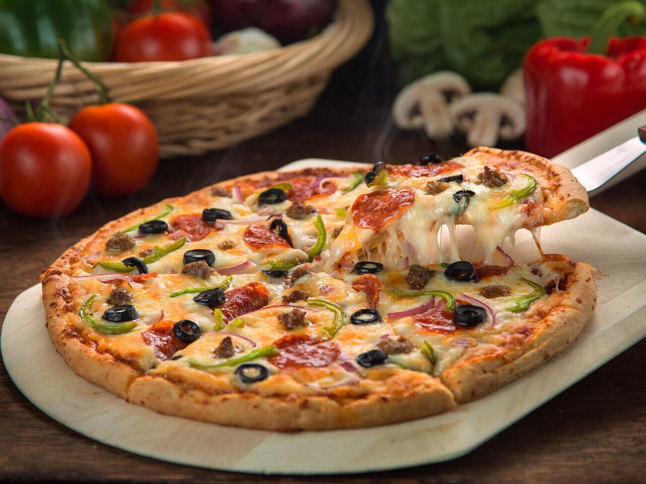 Пиццу выпекайте 20 мин. при 200 °С