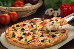 Пиццу выпекайте 20 мин. при 200 °С