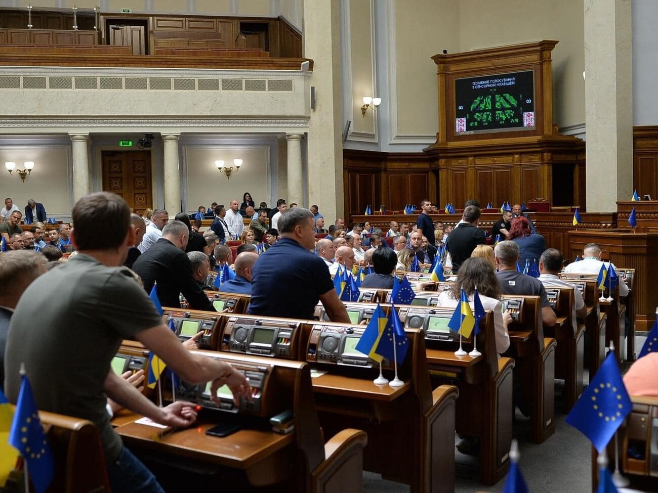Рада завершила розгляд закону про національні меншини, зазначив Арахамія