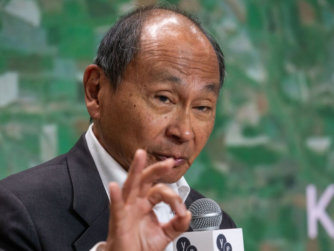 Френсіс Фукуяма: Росія має багато слабких місць, перелом може статися, якщо з'явиться послаблення в центрі. Регіони Росії рухатимуться в різних напрямках і зіштовхуватимуться із серйозними зовнішніми викликами