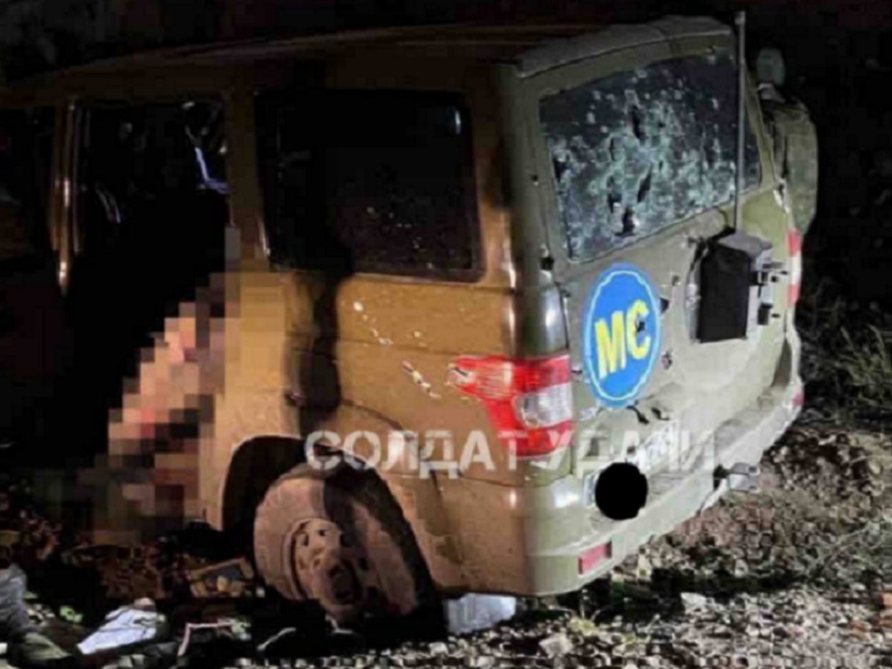 В сети появились фото якобы обстрелянной в Карабахе машины россиян