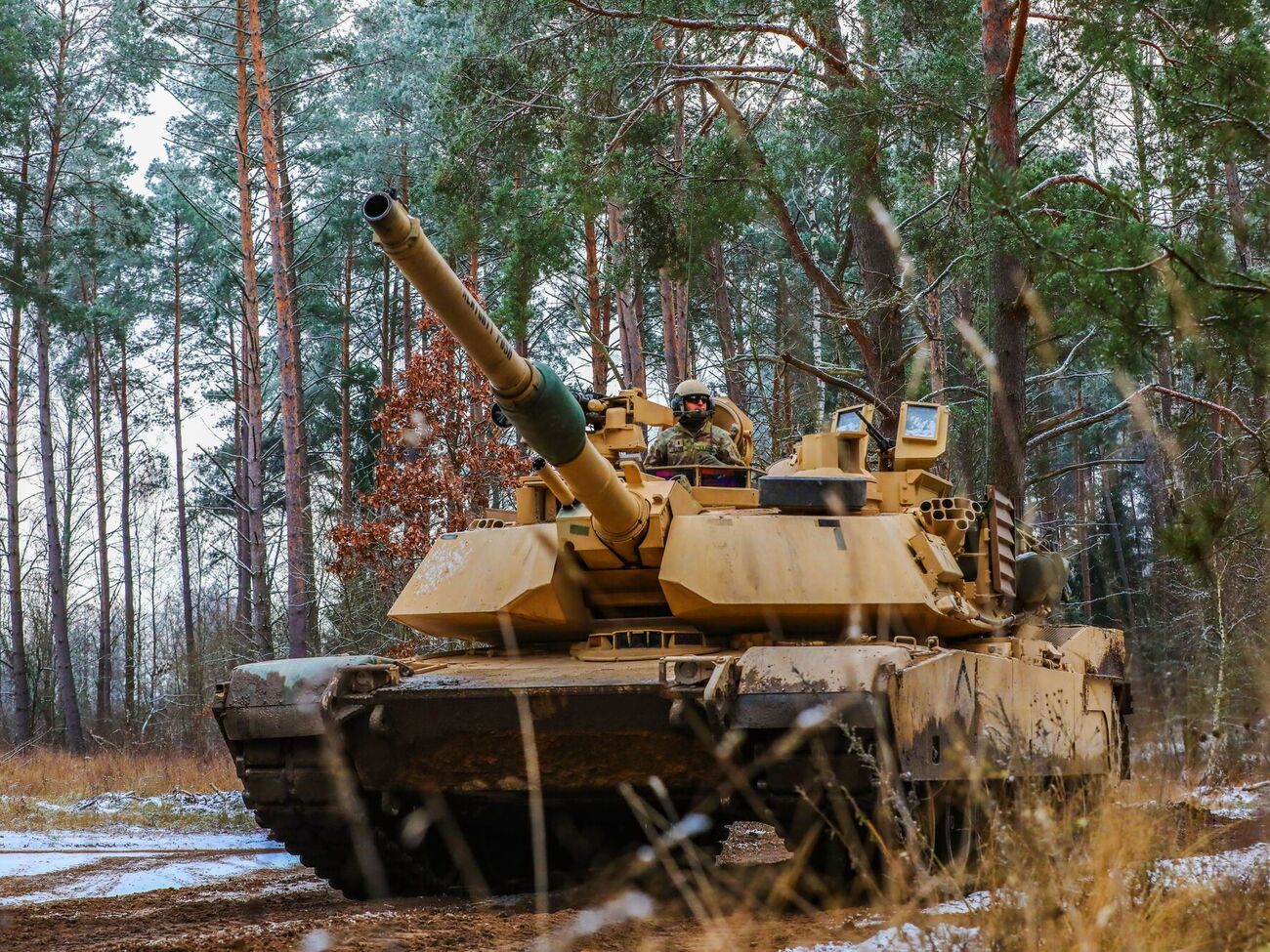 На встрече с Зеленским Байден также объявил, что на следующей неделе в Украину будут поставлены первые американские танки Abrams