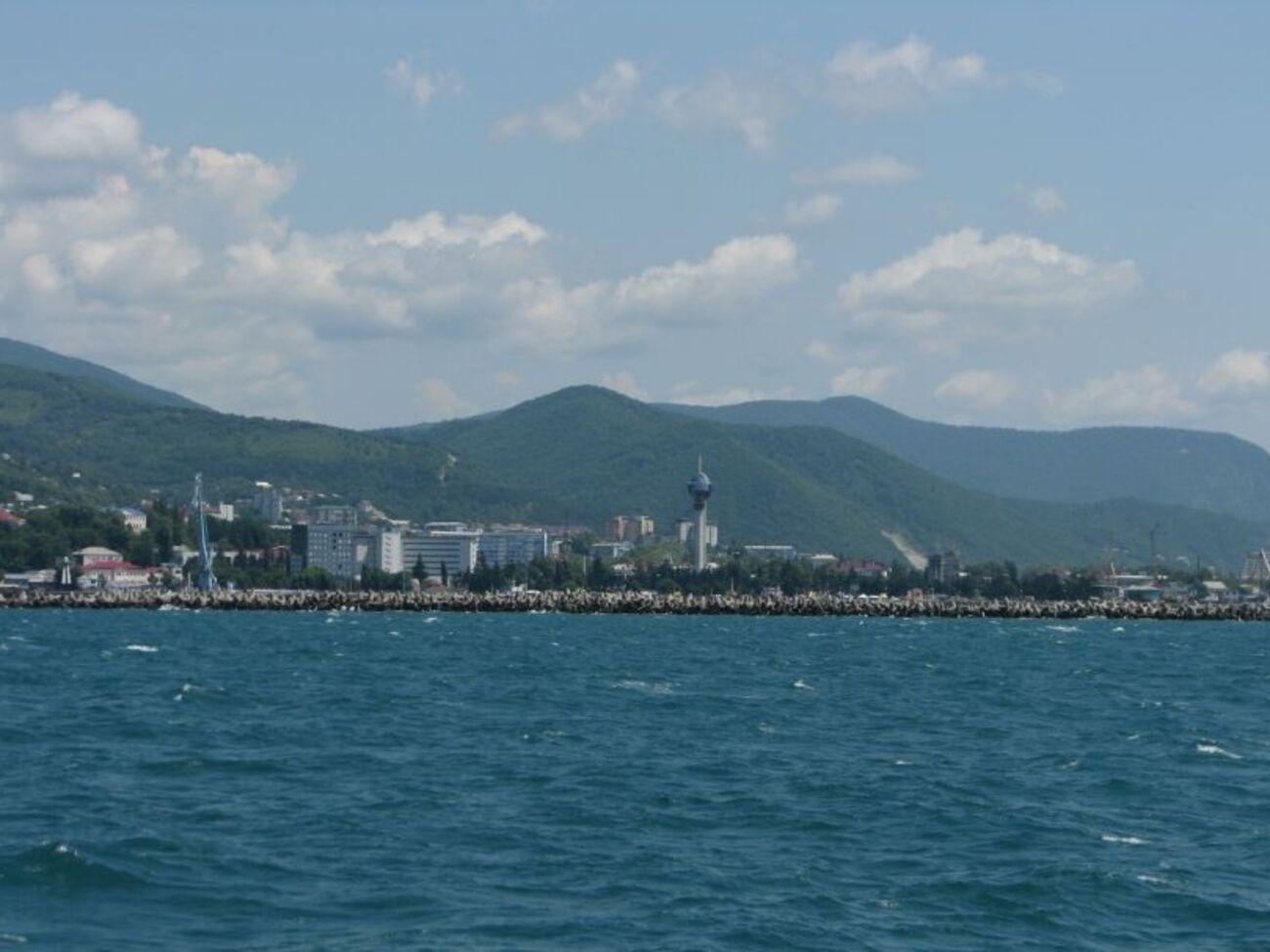 Российский Туапсе, по данным минобороны РФ, был атакован беспилотниками