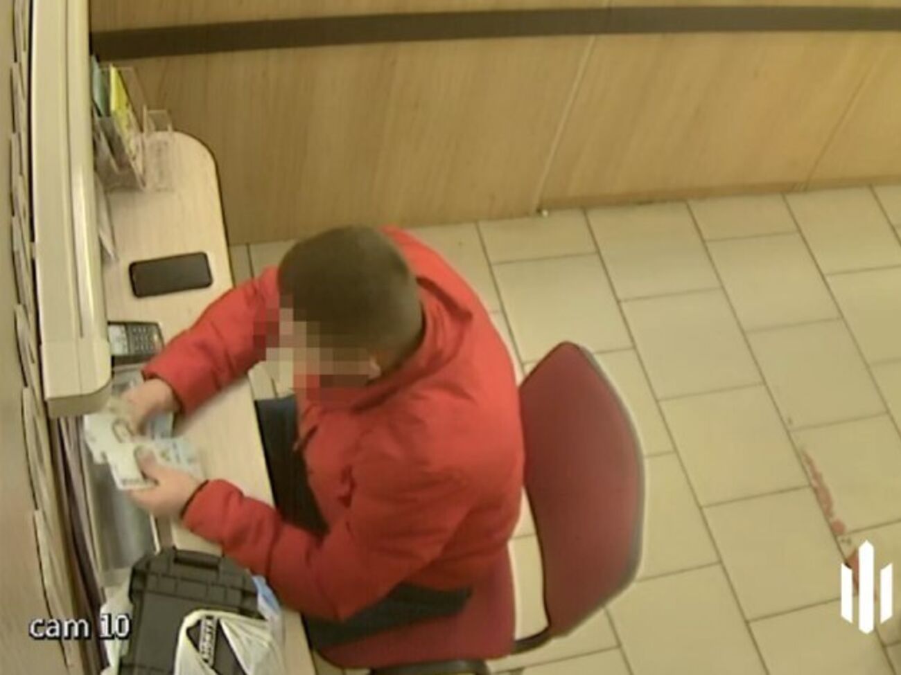 Офіцер продавав техніку через інтернет і здавав у місцеві ломбарди, вважають правоохоронці