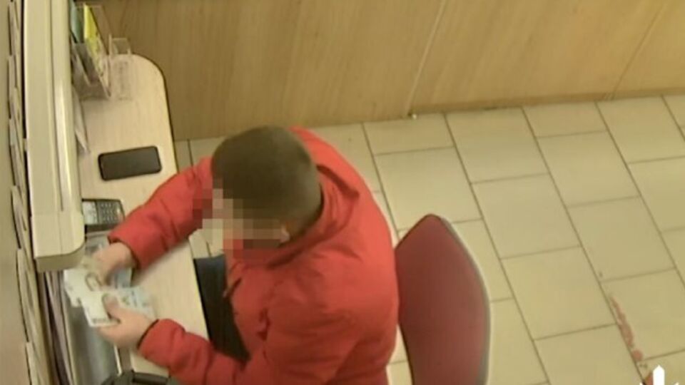 Офіцер продавав техніку через інтернет і здавав у місцеві ломбарди, вважають правоохоронці