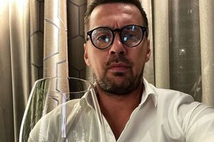 По словам Чудаева, Щегель пытается выставить себя жертвой, используя судебный процесс как основание для получения вида на жительство в США