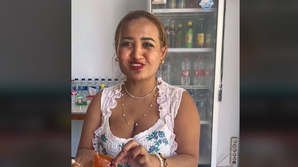 Лютфіаваті в березні опублікувала в TikTok ролик, у якому їсть на Балі страву зі свининою