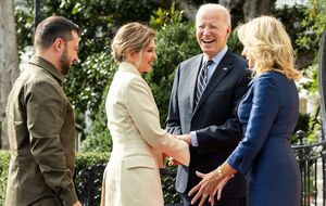 Образы для Зеленской подбирает ее личный стилист