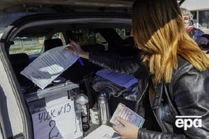 Клочко: Двое "членов избирательной комиссии" дошли до нашего подъезда. Стали бить ногами в дверь, но без фанатизма. Никто не открыл