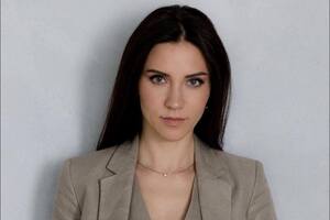 Ни Курков, ни Даниил Яневский не сражались за свою страну в условиях самой страшной в истории человечества осады. Боевики культурных фронтов спят на свежей постели европейских отелей