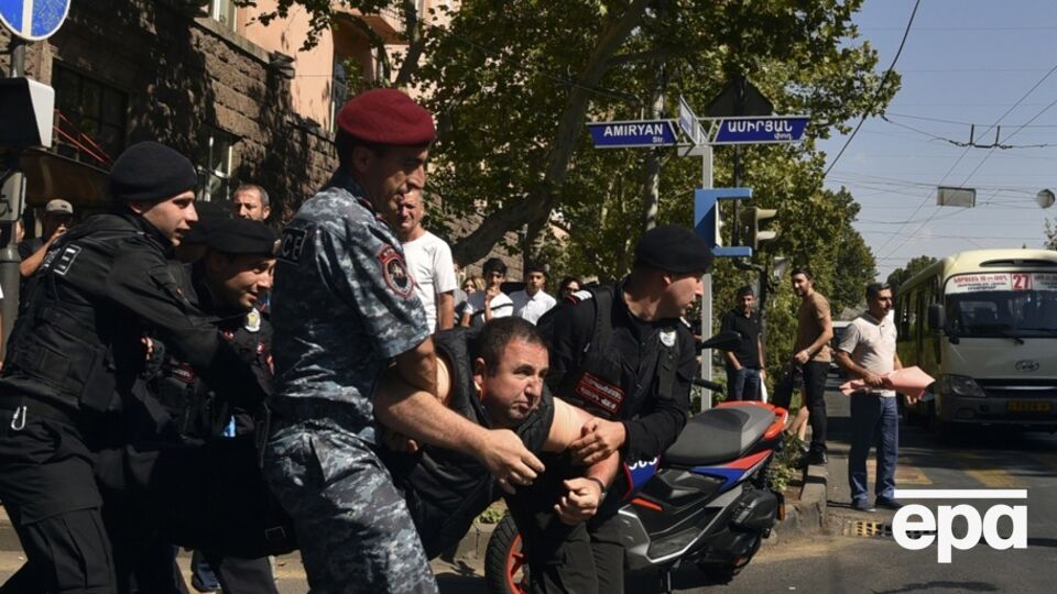 Протесты в Ереване продолжаются пятый день