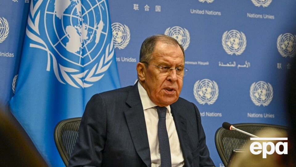 Лавров заявив, що РФ "визнає територіальну цілісність України", але за умови