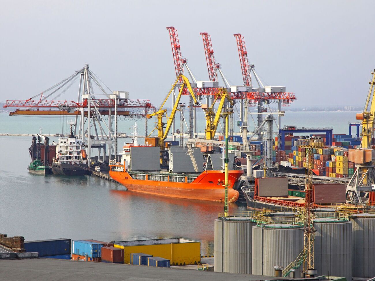 Временным коридором из Украины воспользовались уже два судна