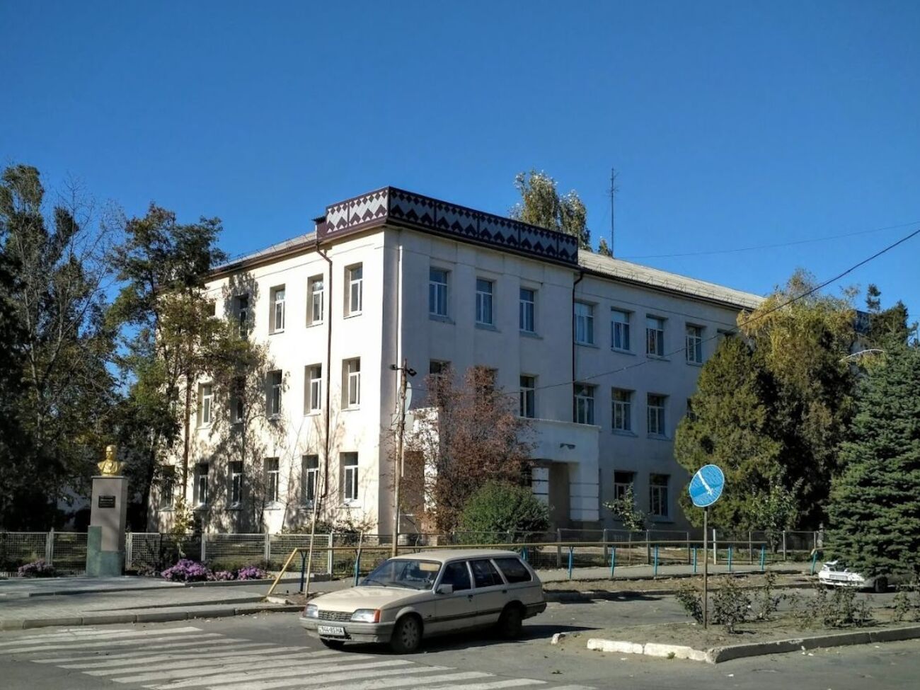 У Токмаку повідомляють про вибухи