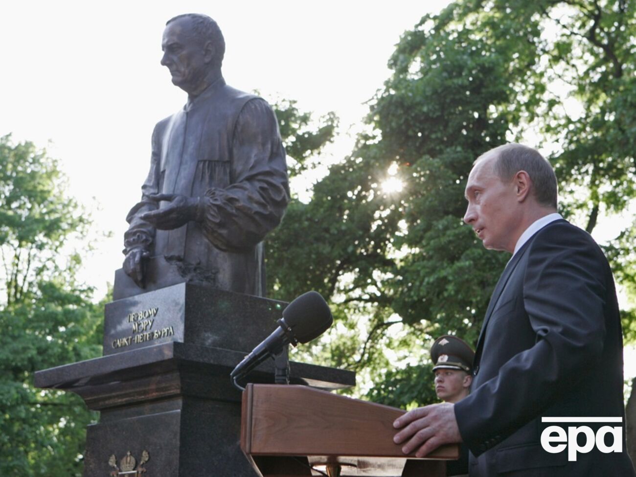 Видео снято в период, когда Путин работал с Собчаком
