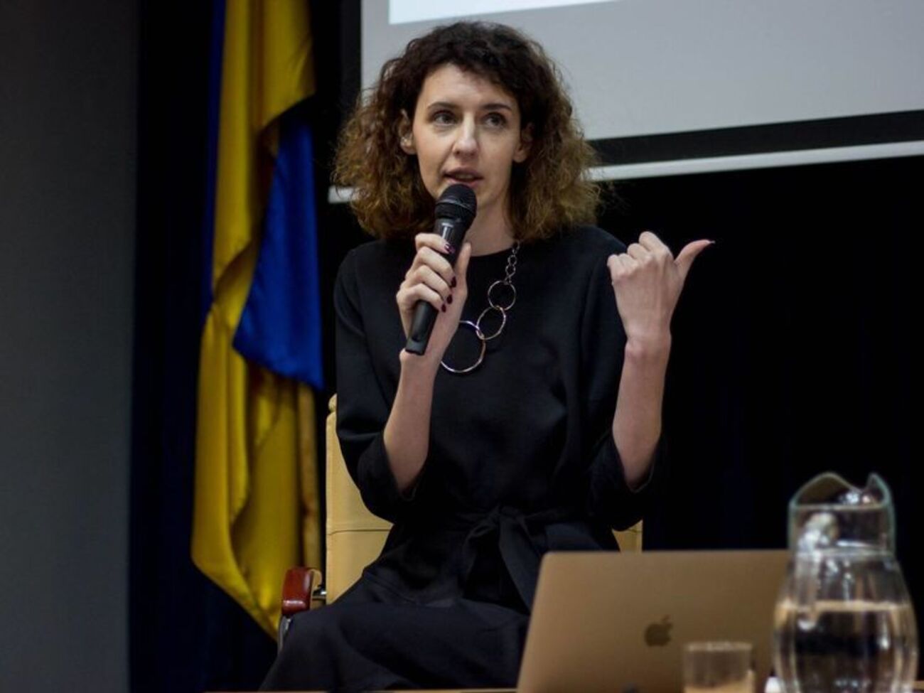 Мы не очень много рассказываем миру, что не так с россиянами. С ними, а не с Путиным. Наша обида и боль, пока она только наша, никаких дивидендов не дает