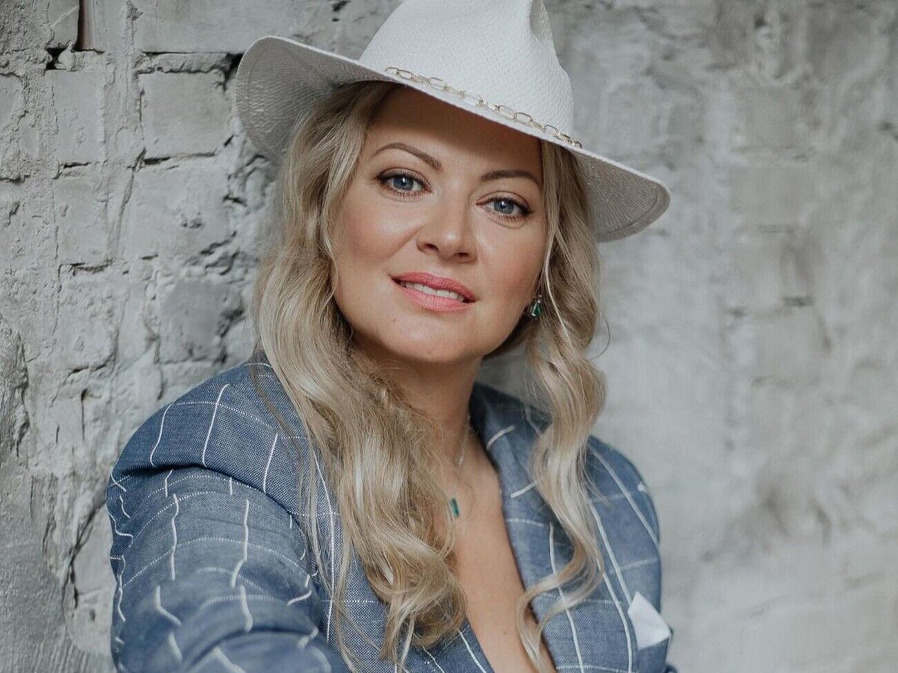 Литвинова: Женщина после 45 должна найти своего пластического хирурга