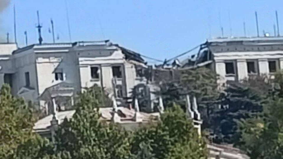 Окупанти в Севастополі, за заявою Развожаєва, "демонтують" залишки будівлі штабу ЧФ РФ керованими вибухами
