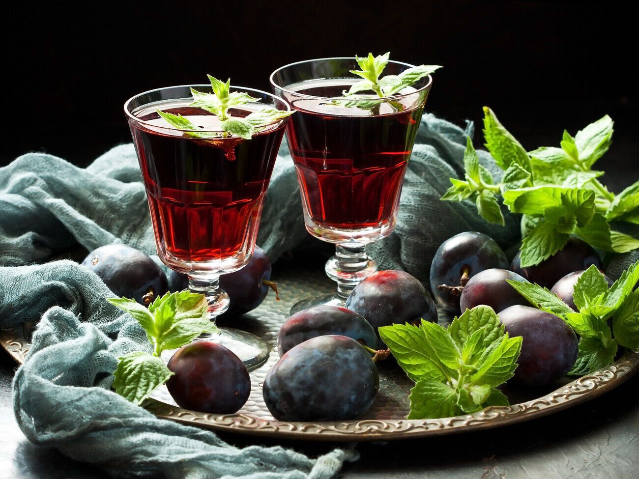 Щоб вийшла наливка, фрукти необхідно залити горілкою