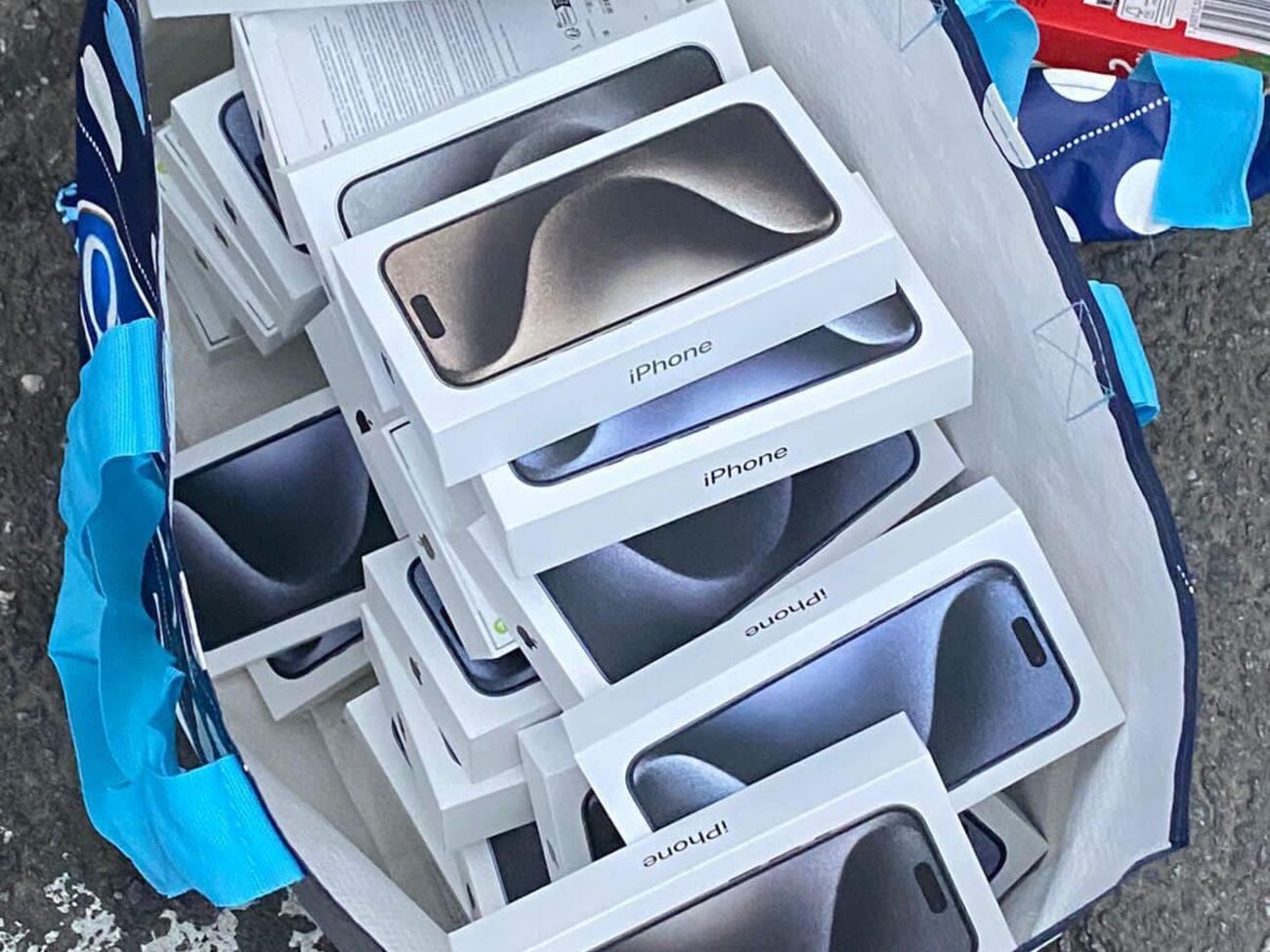 Стоимость смартфонов, которые незаконно пытались ввезти в Украину, составляет примерно 2,8 млн грн