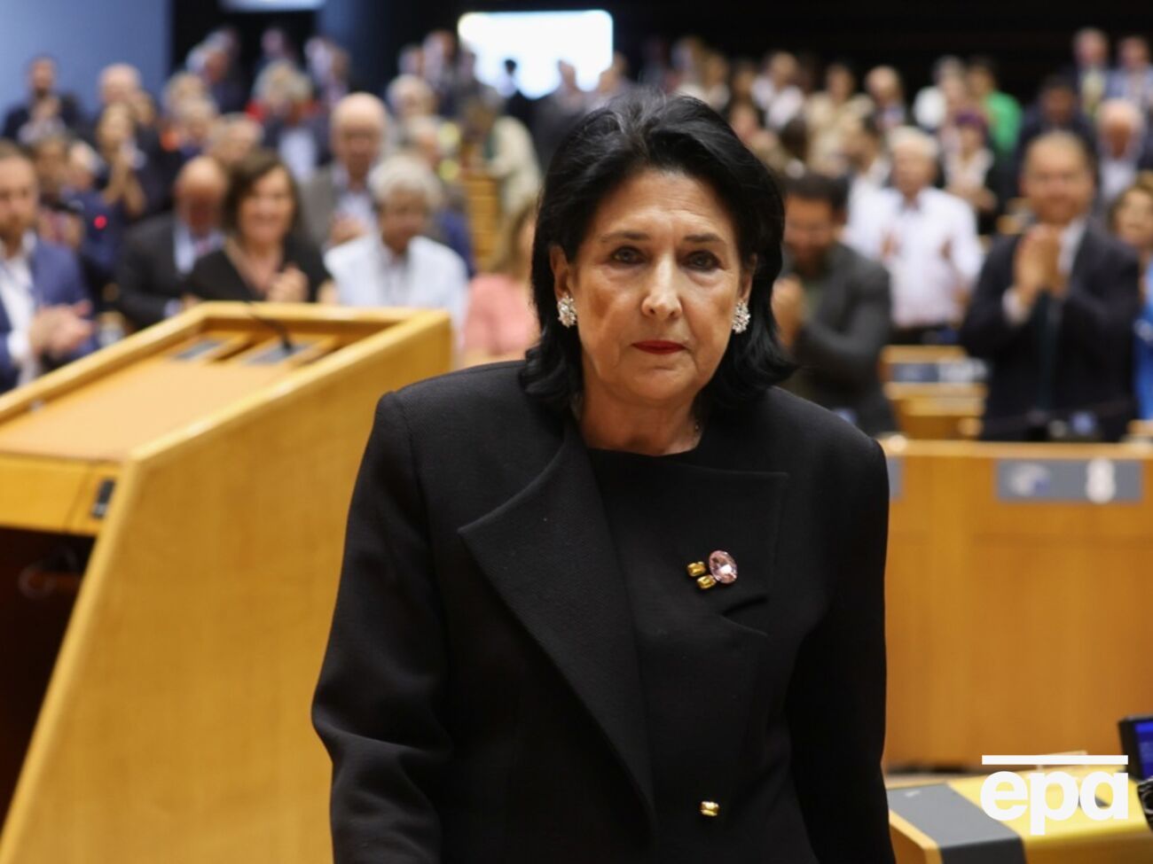 25 вересня Зурабішвілі зустрілась із президентом Естонії Аларом Карісом у Таллінні