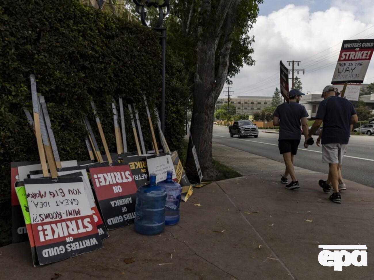 Голливудские сценаристы бастовали со 2 мая